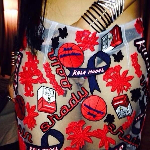 FOTO: Rihanna enciende Twitter con sugestiva foto