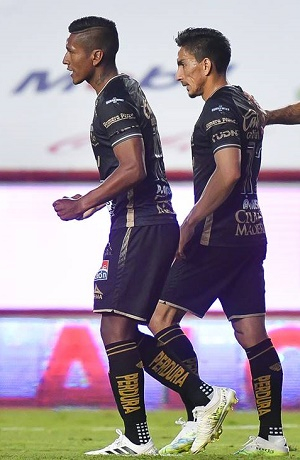 León dio cuenta del Necaxa 2-0 y es líder provisional de la Liga MX