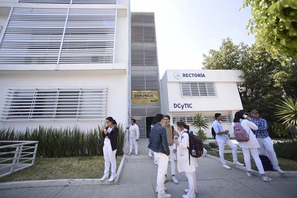 Esparza Ortiz puso en operación en el área de salud de la BUAP módulo de denuncia de delitos