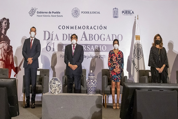 Recuperar la ética del ejercicio profesional, pide Barbosa a abogados