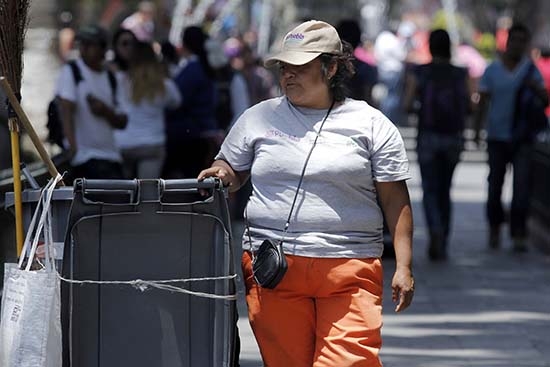 Ayuntamiento de Puebla entrega uniformes nuevos a personal de limpia