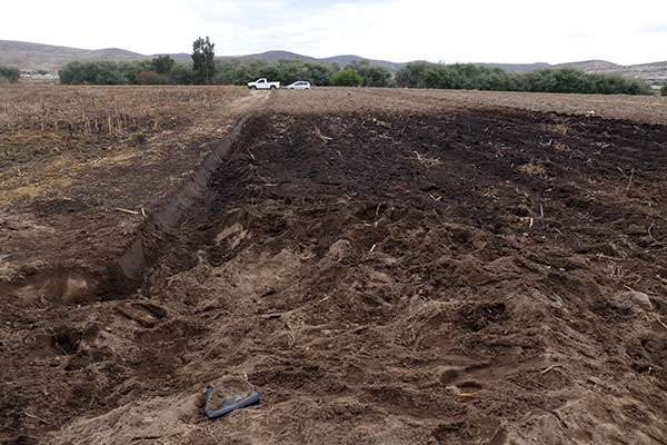 Pemex controla fuga de gasolina en terreno de Tepeaca, Puebla