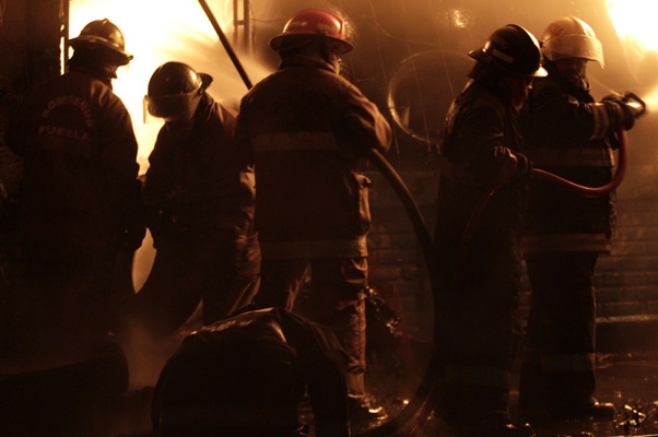 FOTOS: Sofocan incendio en locales del Mercado Unión de Puebla