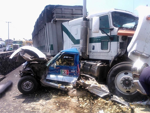 FOTOS: Carambola en la autopista México-Puebla deja 18 lesionados