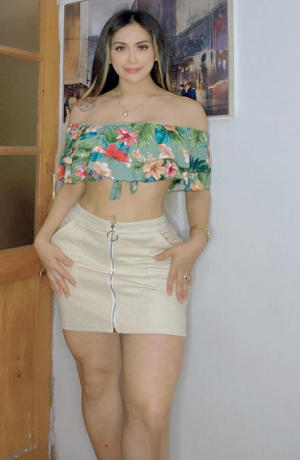 Fátima Segovia, la modelo que fue acosada por una botarga en televisión