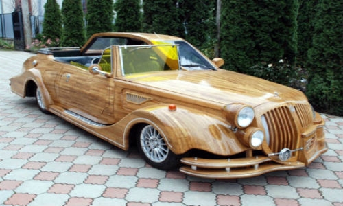 Autos de madera, una moda para coleccionistas