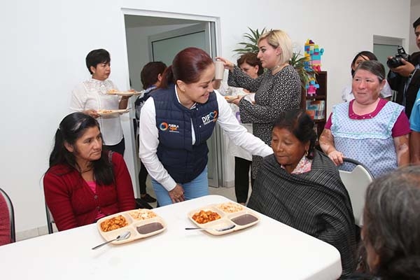 Dinorah López de Gali inaugura estancia del Hospital General de Teziutlán