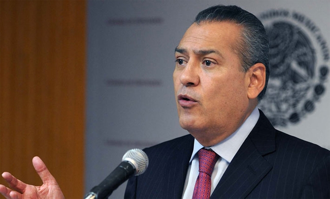 “Dios nos libre que un panista presida el PRI”, ironiza Beltrones