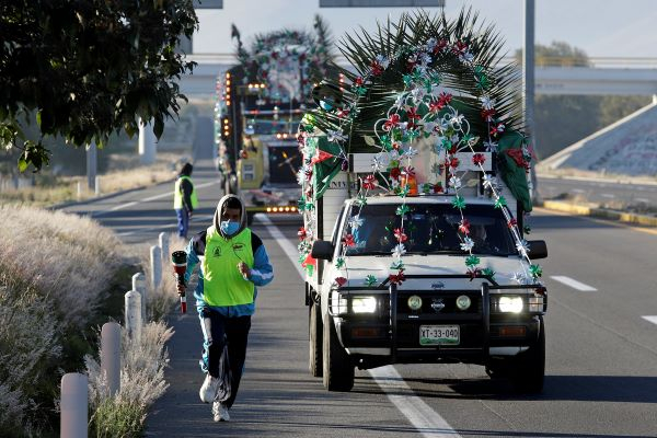 Más de 100 mil poblanos van en peregrinación a la Basílica de Guadalupe este 12 de febrero