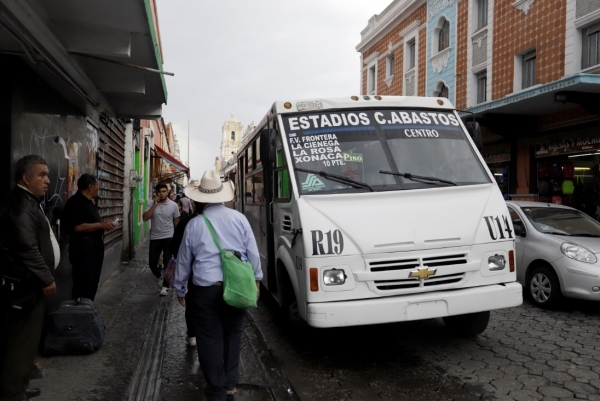 Sí habrá aumento al transporte público, anuncia Miguel Barbosa
