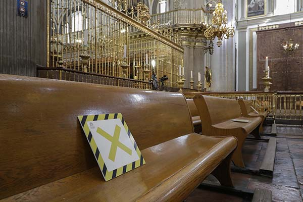 Iglesia católica cumple decreto; hubo misa dominical en Catedral vacía