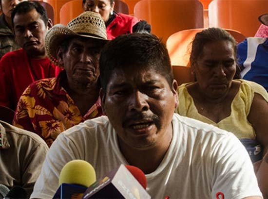 Padres de normalistas exigen “no dar carpetazo” a búsqueda
