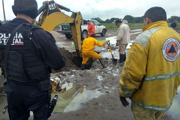Derrame de diésel en toma clandestina alertó a habitantes de Texmelucan