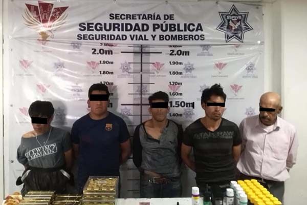 Seguridad Pública de Cuautlancingo detuvo a cinco sujetos por probable asalto a Farmacias Guadalajara