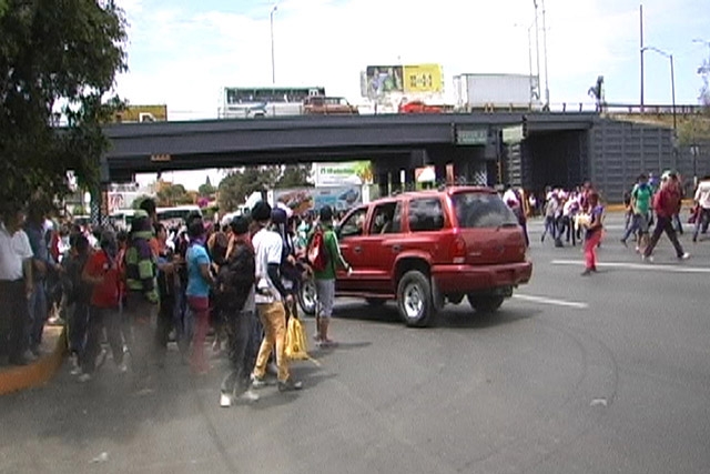 FOTOS: Conductor enojado embiste a 12 estudiantes en Morelia