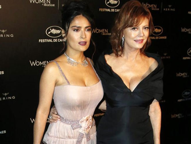 Salma Hayek y Susan Sarandon compiten en escote