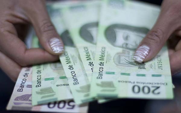 El 30% de los trabajadores con estudios superiores en Puebla gana de uno a dos salarios mínimos
