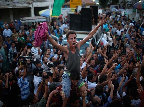 Miles de palestinos festejan tregua permanente con Israel