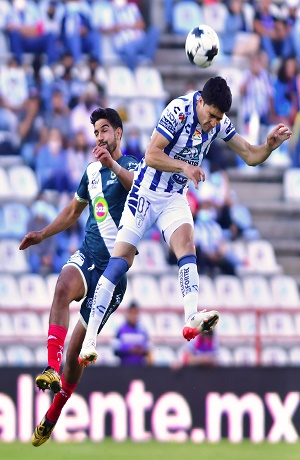 Ni con un jugador de más gana el Club Puebla; cae 0-1 ante Pachuca