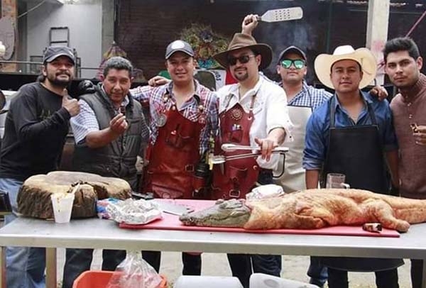 Militante de Morena en Puebla presume que cocina cocodrilos