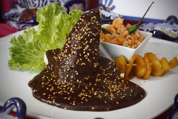 El sabor de Puebla en la Feria de los Moles de Los Ángeles