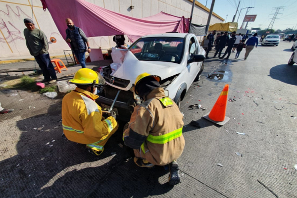 Sufre ataque epiléptico, arrolla a un motociclista y colisiona contra vehículo en Las Torres