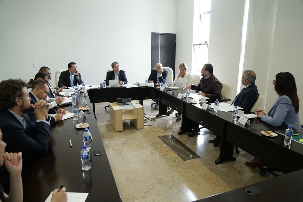 Gobierno de Puebla y empresarios evalúan seguridad en autopistas