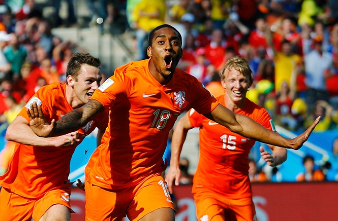 Holanda derrotó 2-0 a Chile y avanza con paso perfecto