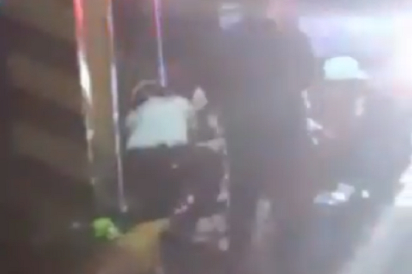 Mujer pierde la vida al caer de su motocicleta en el Bulevar Hermanos Serdán