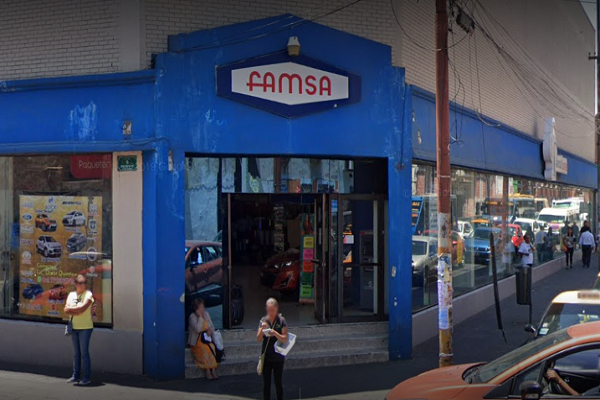 Trío de maleantes atracó Famsa del centro de Puebla
