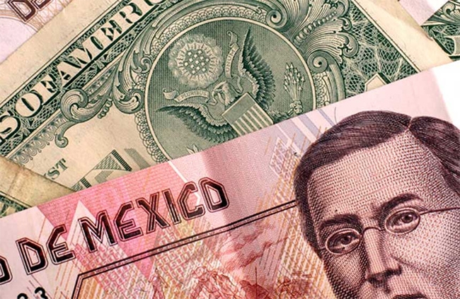 Subastas no pararon escalada del dólar que cerró en 17.28 pesos