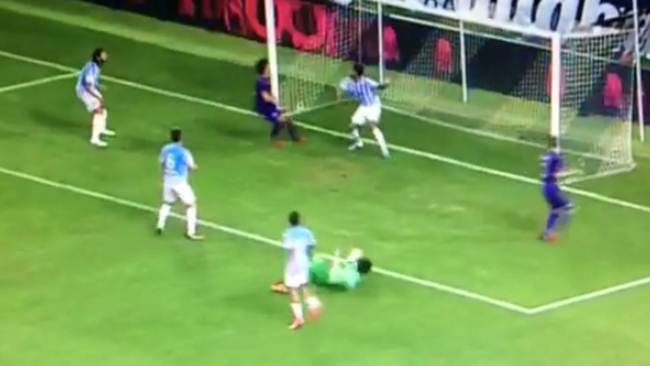 VIDEO: Memo Ochoa cometió error y costó derrota al Málaga ante Fiorentina