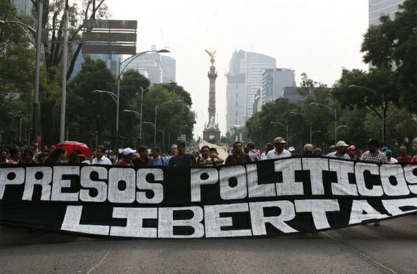 Yaquis marchan en DF contra acueducto en Sonora