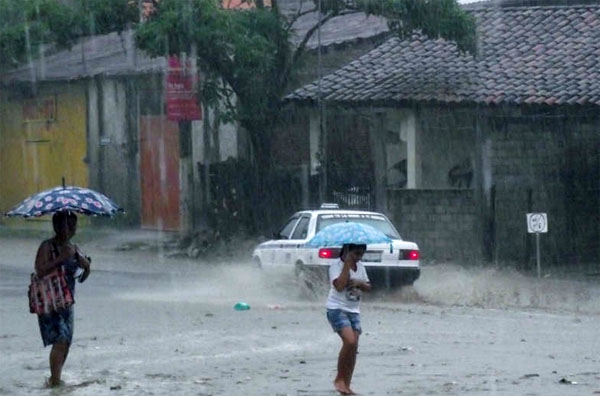 Alerta en Chiapas y el sureste por ondas tropicales 24 y 25