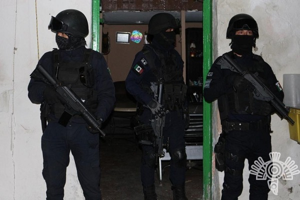 Tres detenidos en nueva “maldita vecindad”; detectan vínculos con policía municipal