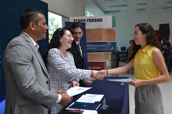 La BUAP reconoce a estudiantes que hicieron estancias académicas en el extranjero