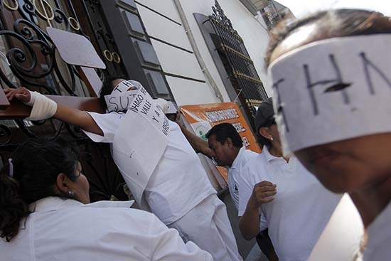 SGG y SSEP descalifican manifestación de 6 sindicalizados del HNP