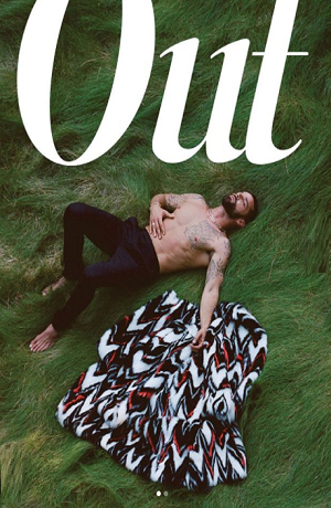 Ricky Martin posa junto a su esposo para revista en EU