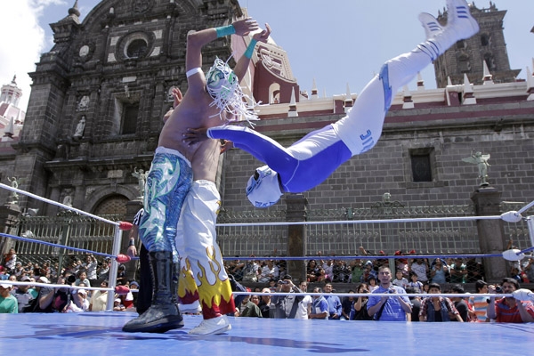 FOTOS: Lucha libre en el zócalo de Puebla