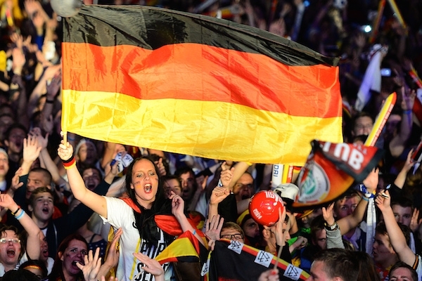 Alemanes celebran campeonato en la Puerta de Brandenburgo
