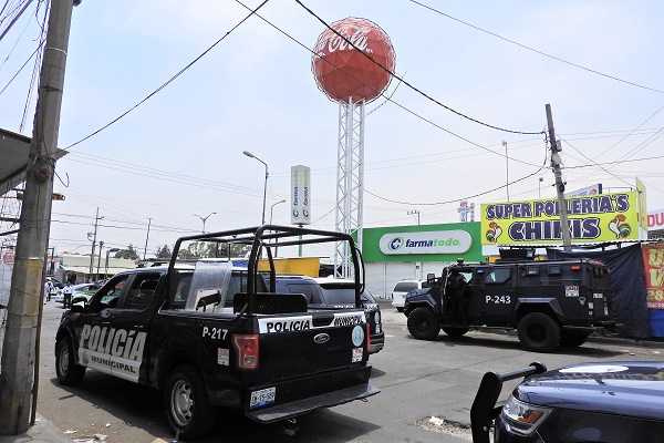 Riña provoca movilización policial en el Mercado Hidalgo; elemento de la SSC fue golpeado