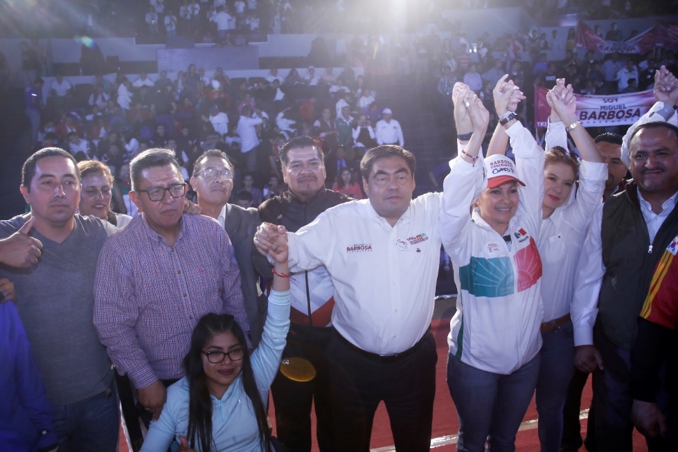 En cada municipio, al menos un gimnasio público, propone Barbosa