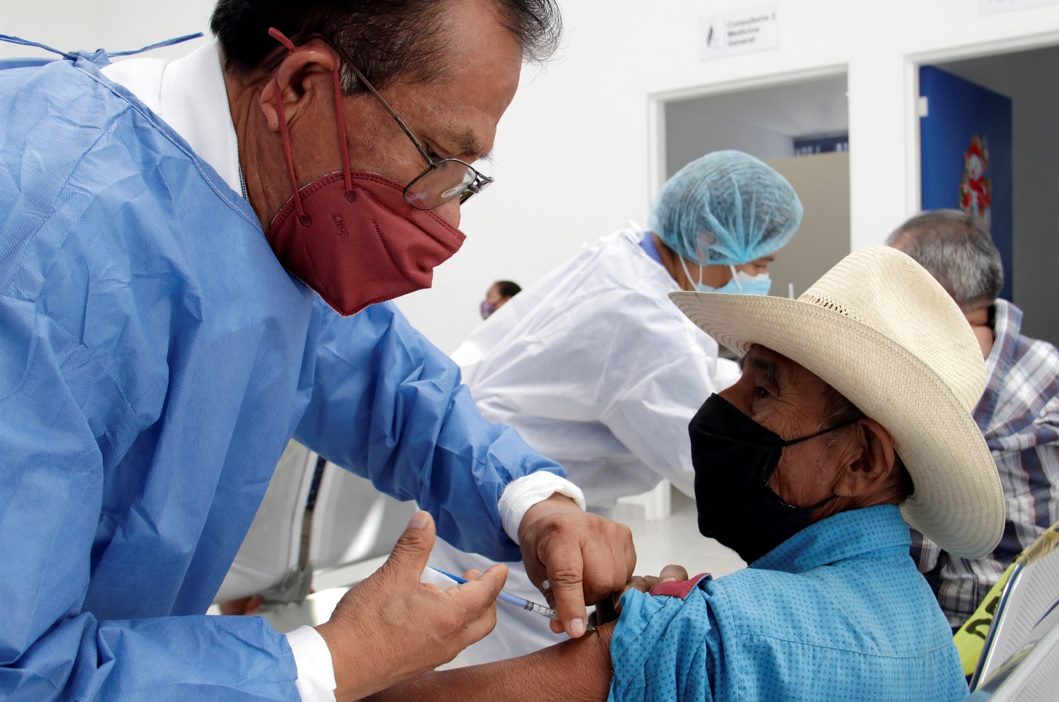 Con al menos una dosis anti COVID, el 95.5% de la población objetivo en Puebla