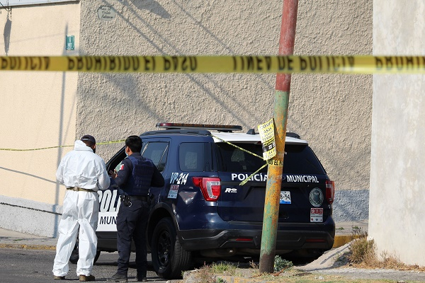 FOTOS: Hombre es asesinado y dejan cadáver en el barrio de El Alto