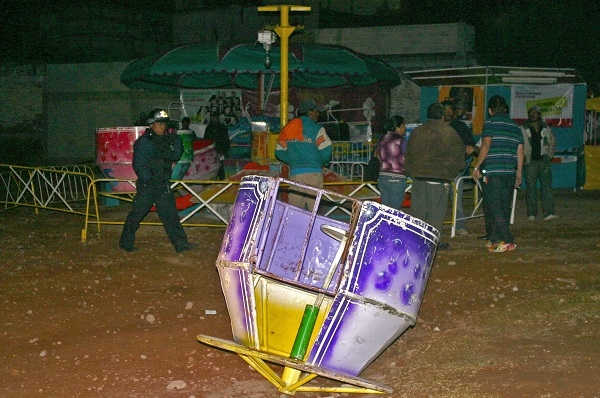 Juego mecánico lesionó a dos mujeres en Texmelucan al zafarse un tornillo