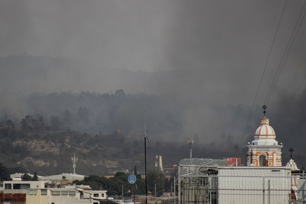 Incendio de pastizales se registró en inmediaciones de la XXV Zona Militar