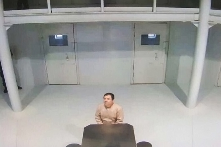 Osorio Chong difunde foto de “El Chapo” para acallar rumores
