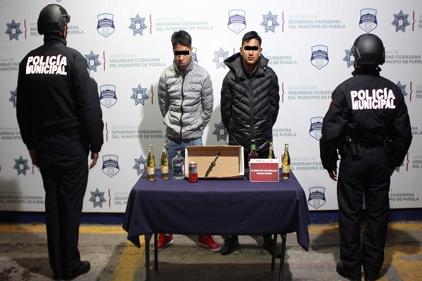 Pareja de asaltantes de OXXO es capturada en la colonia Mártires del Trabajo