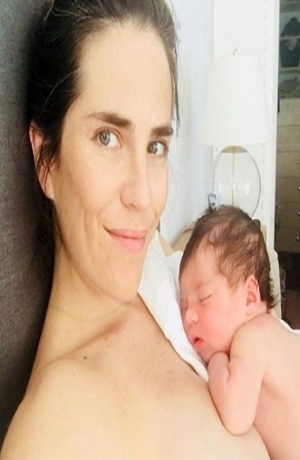 Karla Souza presentó a su hija Gianna