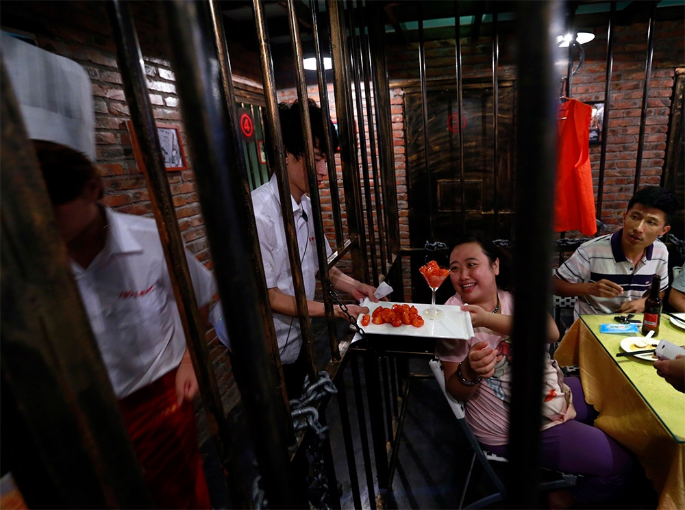Restaurante cárcel abre sus puertas en China